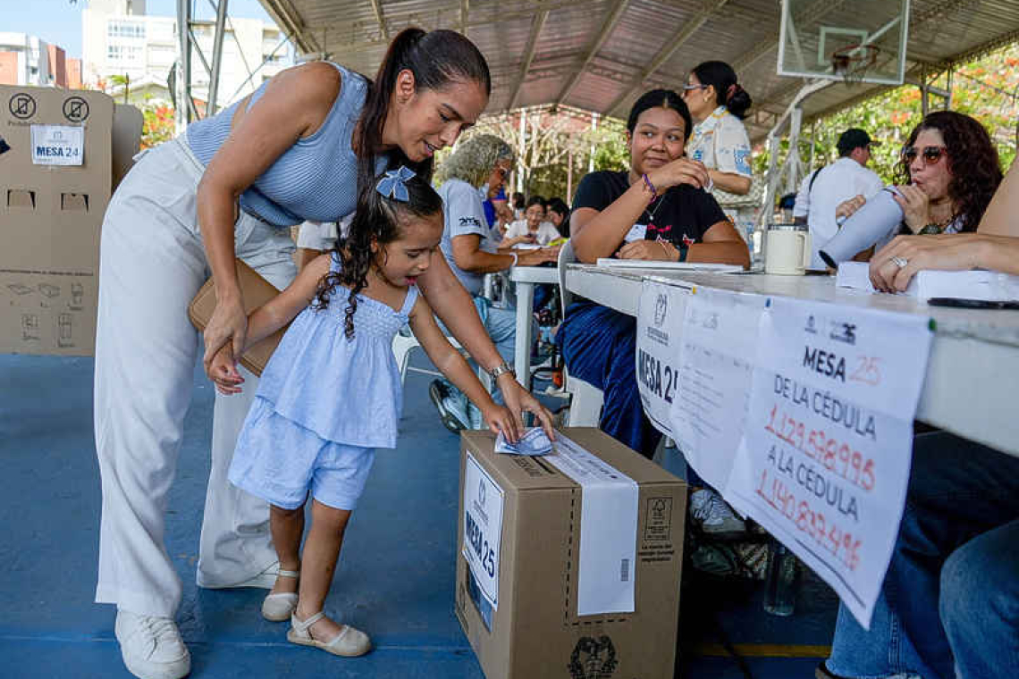 Colombian right-wing candidate,  leftist head to presidential runoff